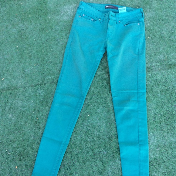 Levi’s jeans & Kirra Pacsun Floral Shirt outfit! - Picture 5 of 8